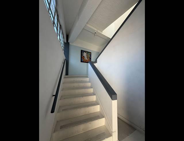 117M² BUILDING TO LET IN OBSERVATORY